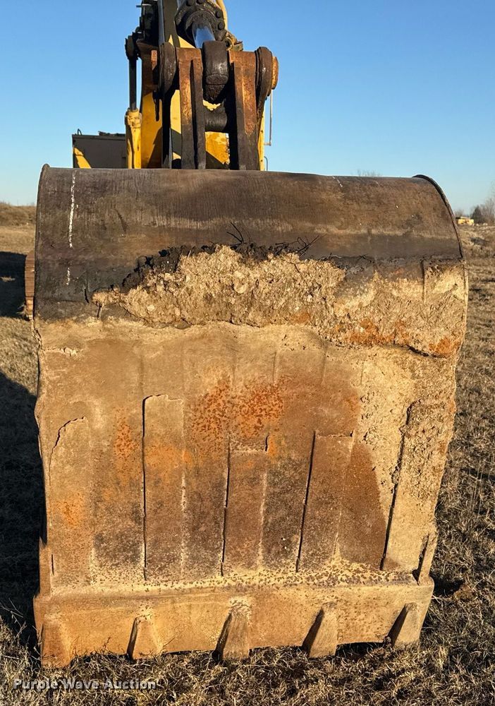 image for item DJ9856 1988 Caterpillar 225B excavator