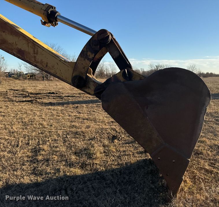 image for item DJ9856 1988 Caterpillar 225B excavator