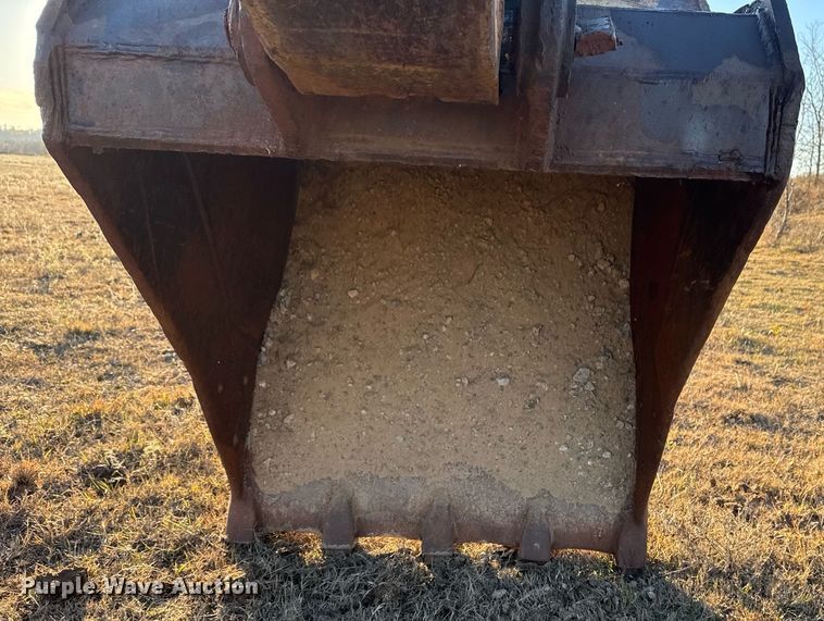 image for item DJ9856 1988 Caterpillar 225B excavator