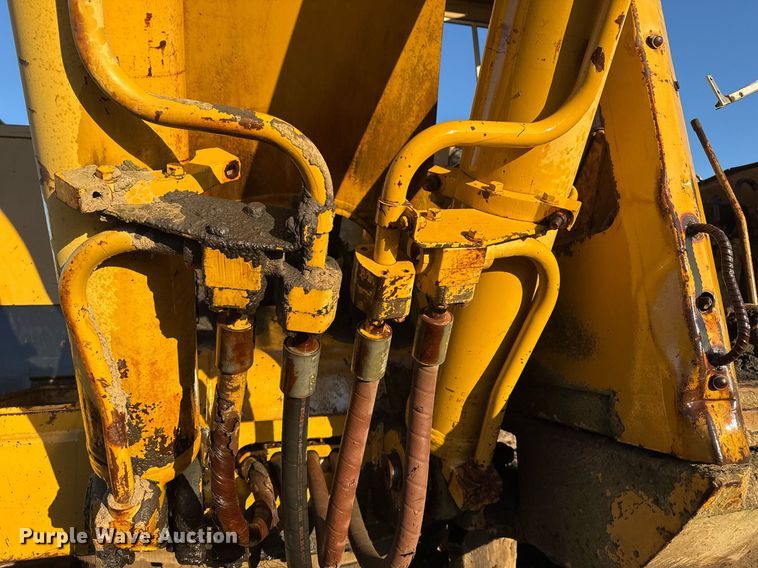 image for item DJ9856 1988 Caterpillar 225B excavator