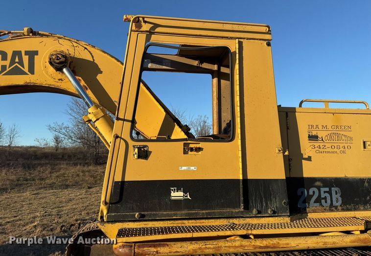 image for item DJ9856 1988 Caterpillar 225B excavator