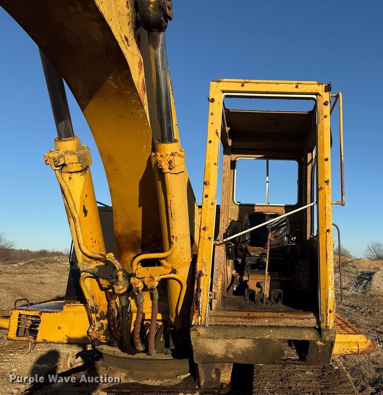 image for item DJ9856 1988 Caterpillar 225B excavator