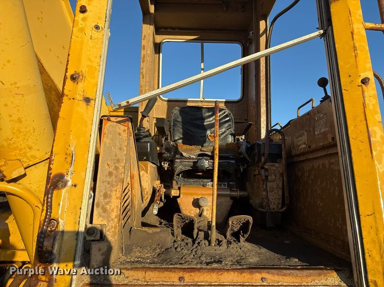 image for item DJ9856 1988 Caterpillar 225B excavator