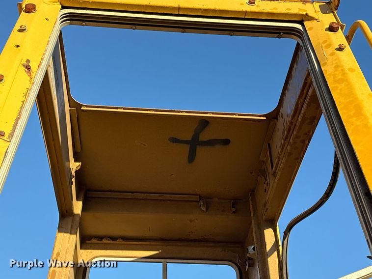 image for item DJ9856 1988 Caterpillar 225B excavator