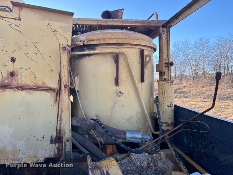 image for item DJ9856 1988 Caterpillar 225B excavator