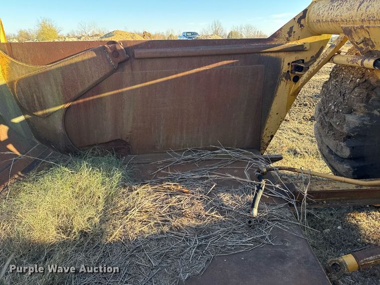 image for item DJ9863 Caterpillar 621B conventional scraper 