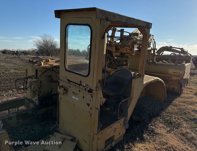 image for item DJ9863 Caterpillar 621B conventional scraper 