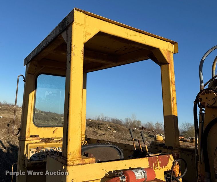 image for item DJ9863 Caterpillar 621B conventional scraper 