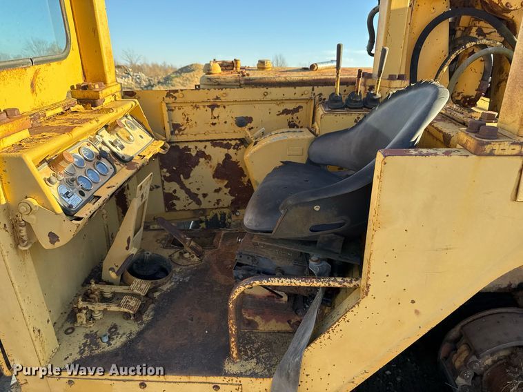 image for item DJ9863 Caterpillar 621B conventional scraper 