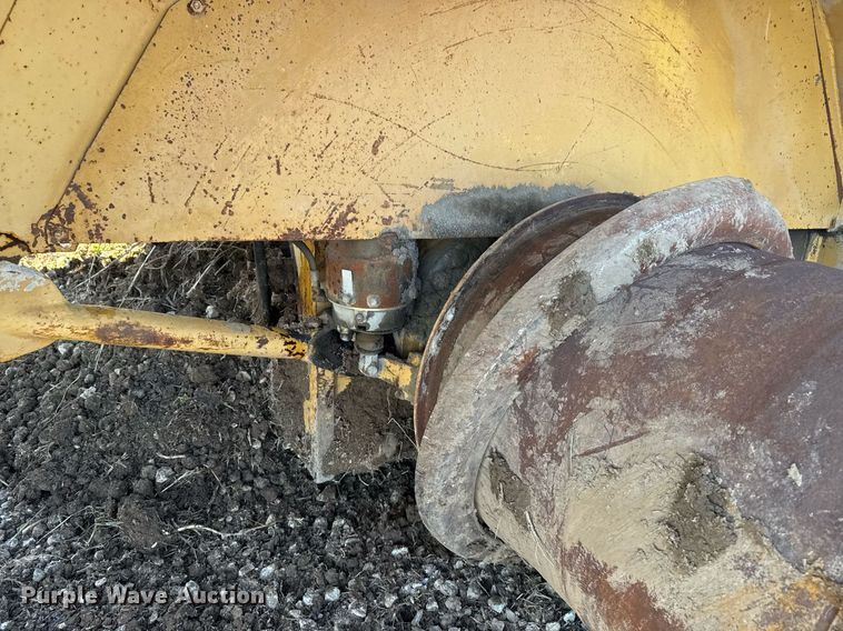 image for item DJ9863 Caterpillar 621B conventional scraper 