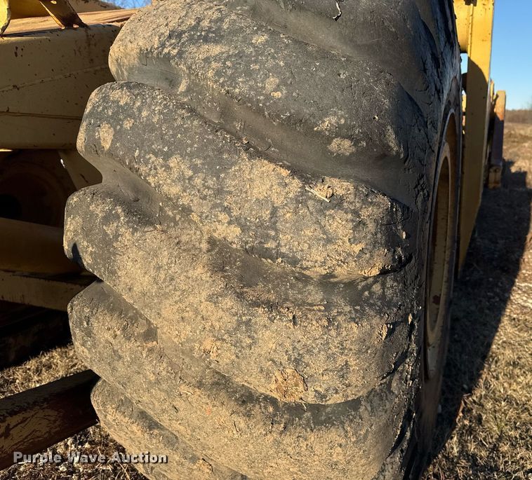 image for item DJ9863 Caterpillar 621B conventional scraper 