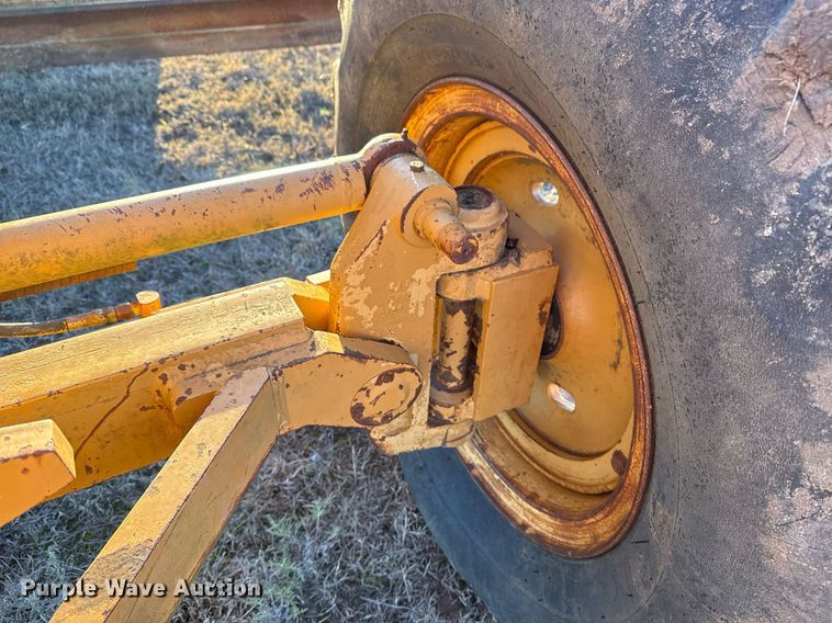 image for item DJ9880 1994 Galion 850 motor grader