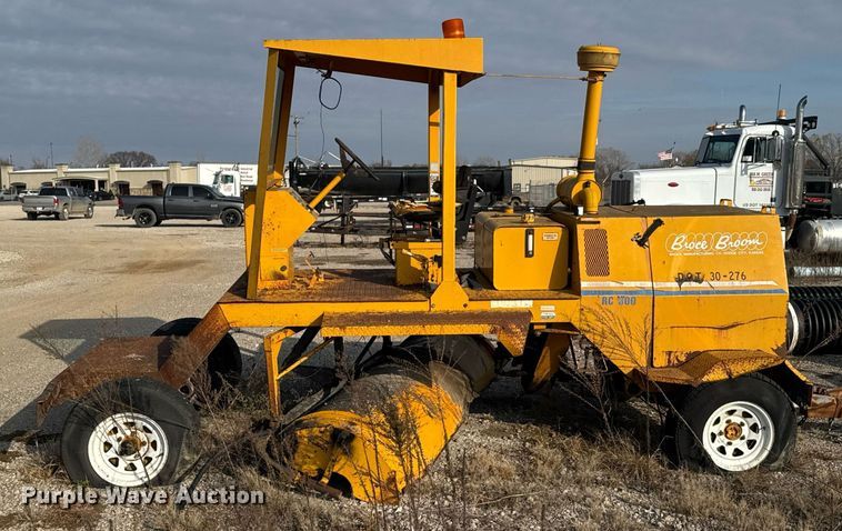 image for item DJ9934 1997 Broce RC300 broom