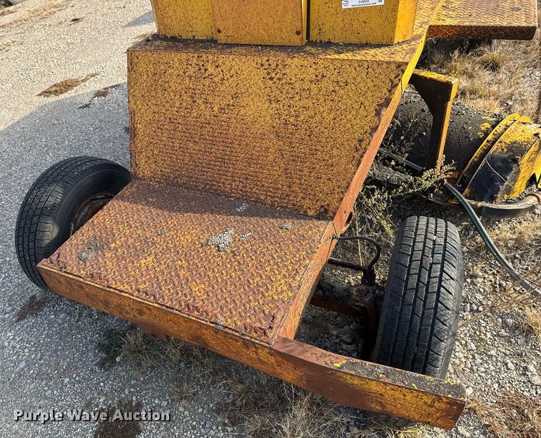 image for item DJ9934 1997 Broce RC300 broom