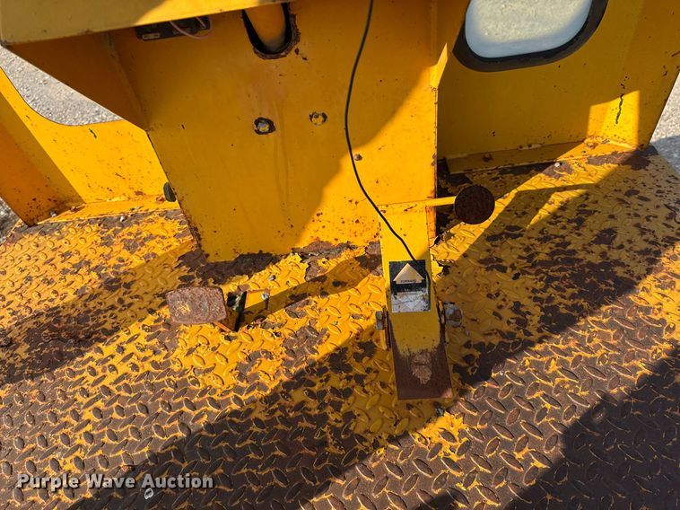 image for item DJ9934 1997 Broce RC300 broom