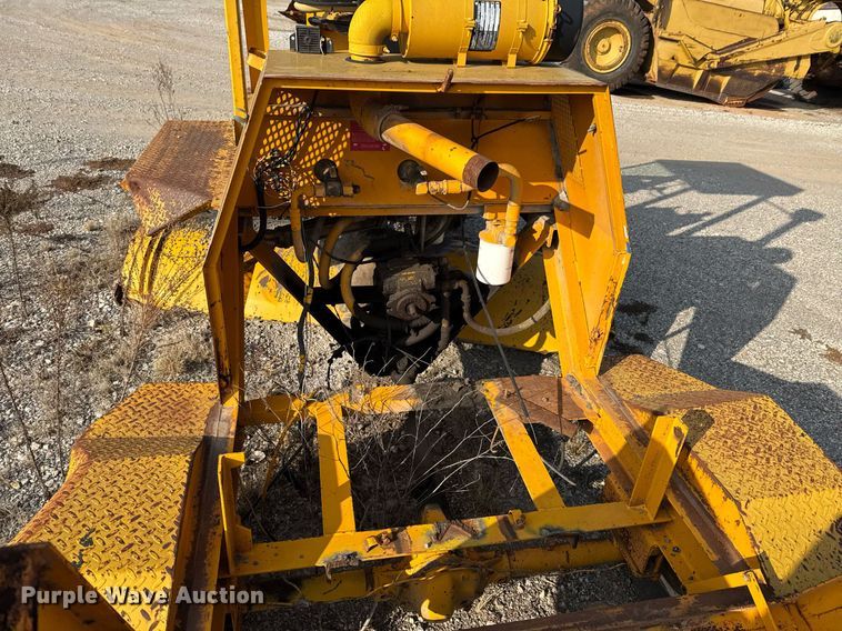 image for item DJ9934 1997 Broce RC300 broom