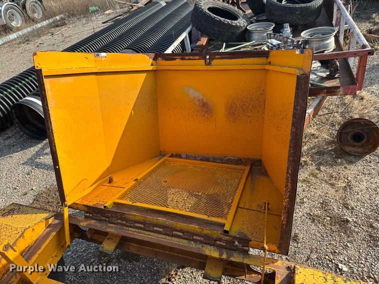 image for item DJ9934 1997 Broce RC300 broom