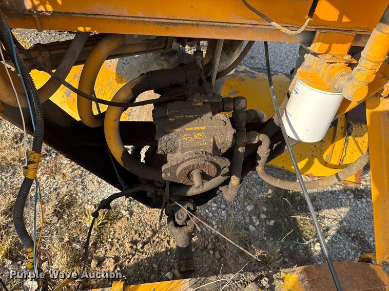 image for item DJ9934 1997 Broce RC300 broom