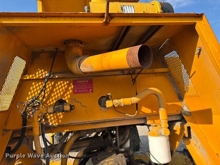 image for item DJ9934 1997 Broce RC300 broom