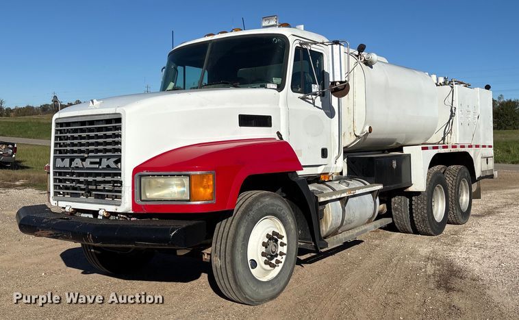 image for item DM1858 1996 Mack CH600 fuel / lube truck
