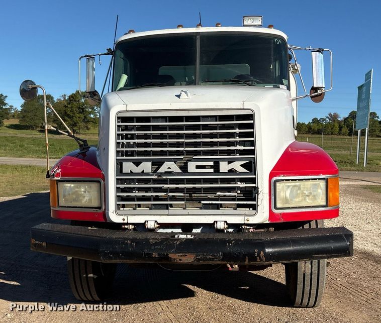 image for item DM1858 1996 Mack CH600 fuel / lube truck