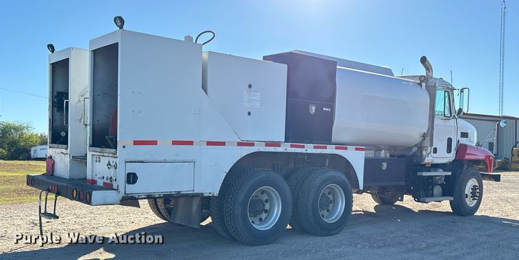 image for item DM1858 1996 Mack CH600 fuel / lube truck