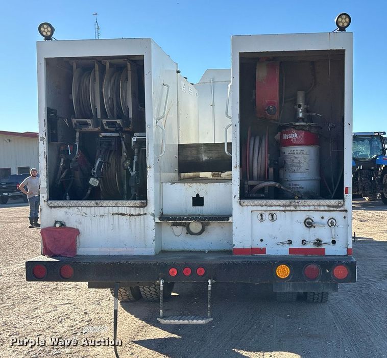 image for item DM1858 1996 Mack CH600 fuel / lube truck