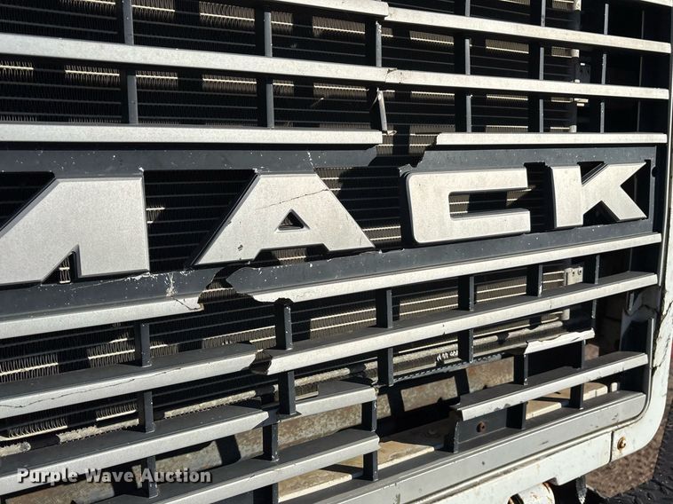 image for item DM1858 1996 Mack CH600 fuel / lube truck