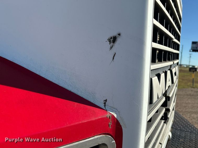 image for item DM1858 1996 Mack CH600 fuel / lube truck