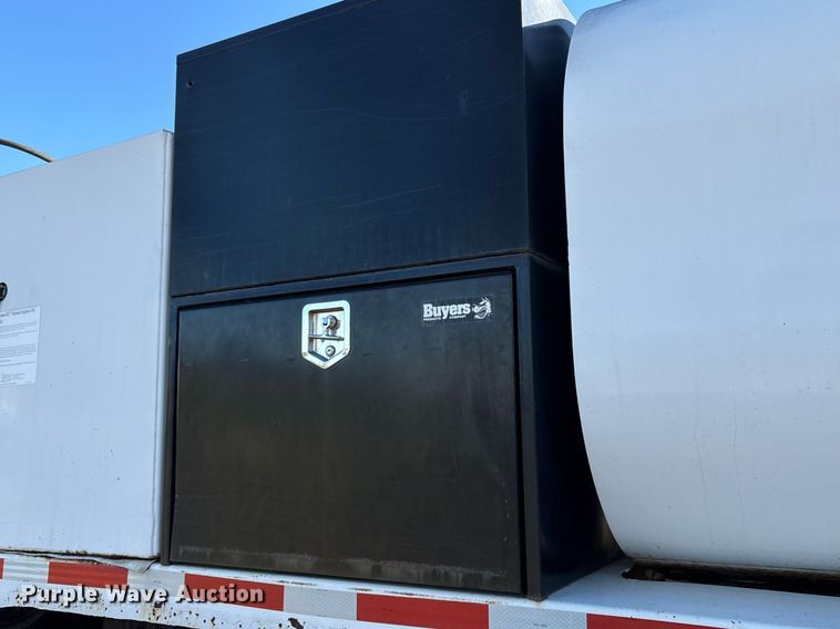 image for item DM1858 1996 Mack CH600 fuel / lube truck