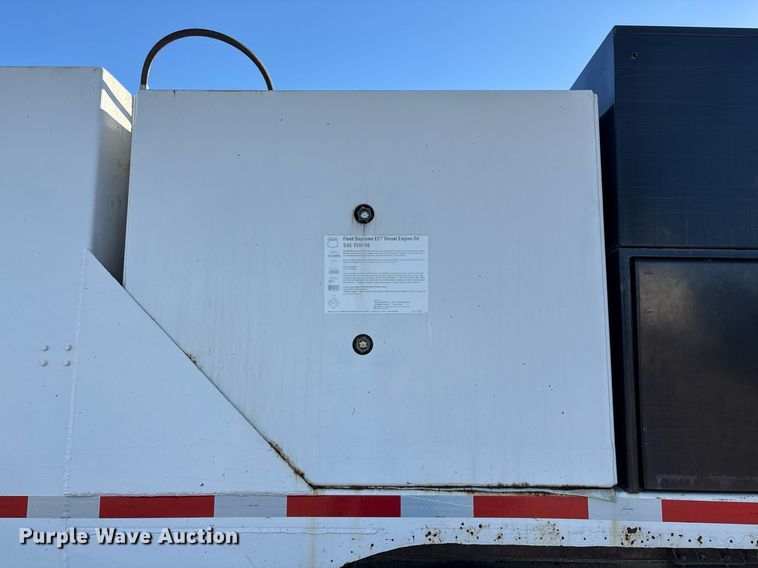 image for item DM1858 1996 Mack CH600 fuel / lube truck