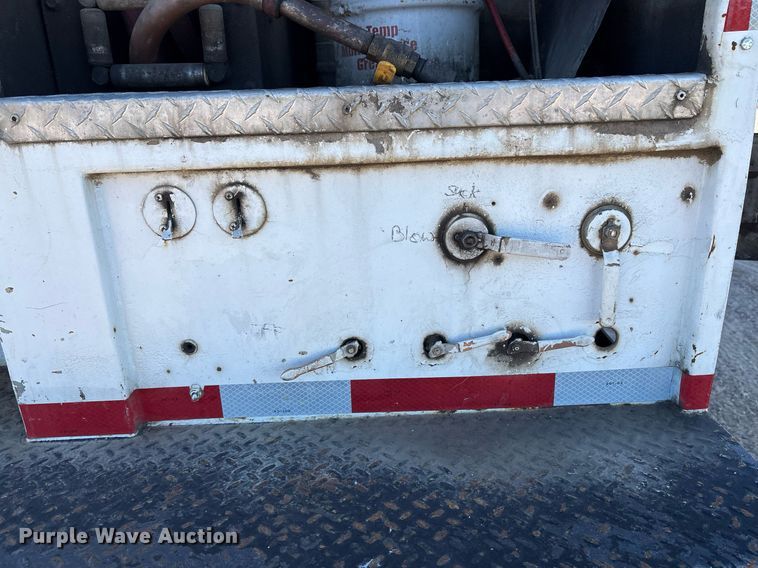 image for item DM1858 1996 Mack CH600 fuel / lube truck