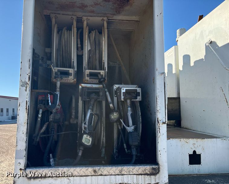 image for item DM1858 1996 Mack CH600 fuel / lube truck