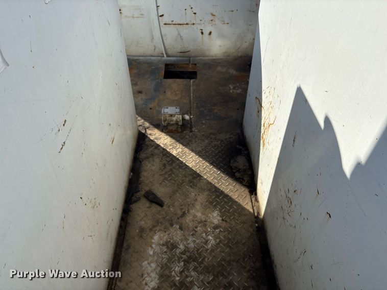 image for item DM1858 1996 Mack CH600 fuel / lube truck