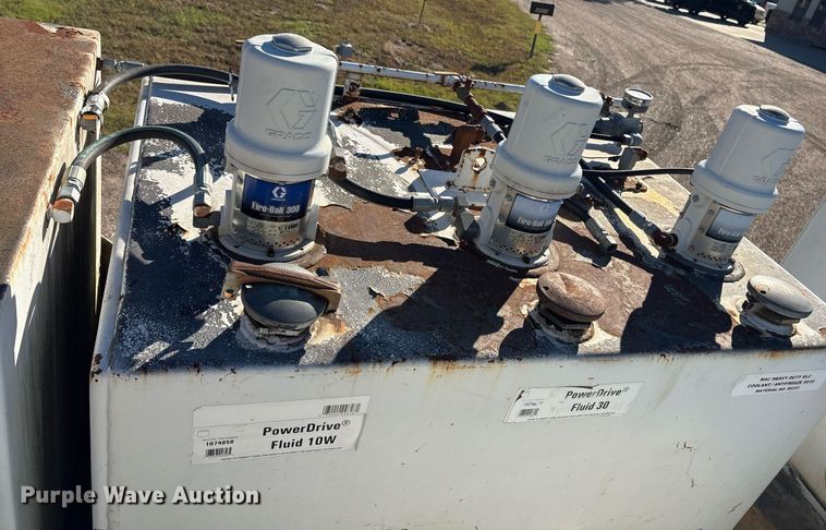 image for item DM1858 1996 Mack CH600 fuel / lube truck