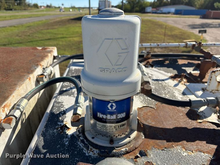 image for item DM1858 1996 Mack CH600 fuel / lube truck