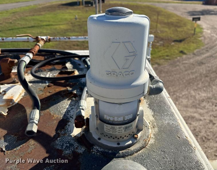 image for item DM1858 1996 Mack CH600 fuel / lube truck