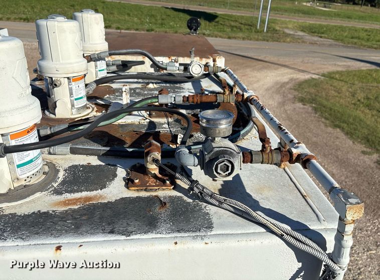 image for item DM1858 1996 Mack CH600 fuel / lube truck