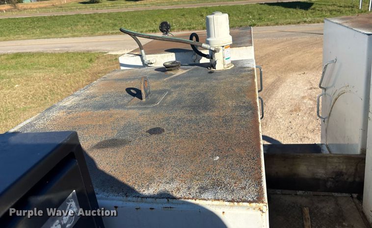 image for item DM1858 1996 Mack CH600 fuel / lube truck