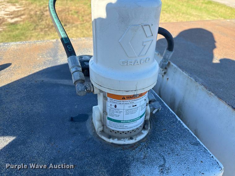 image for item DM1858 1996 Mack CH600 fuel / lube truck