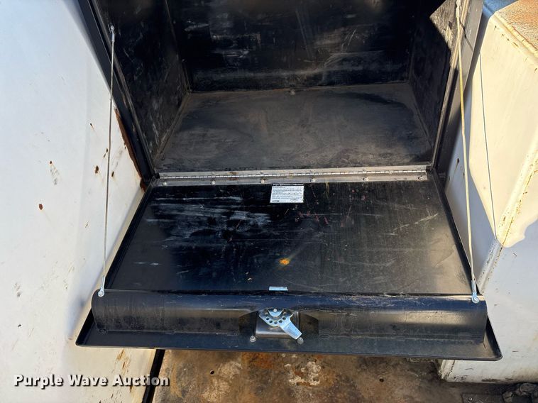 image for item DM1858 1996 Mack CH600 fuel / lube truck