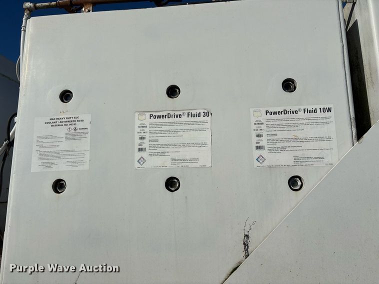 image for item DM1858 1996 Mack CH600 fuel / lube truck