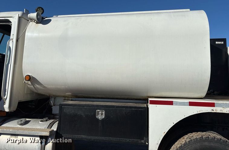 image for item DM1858 1996 Mack CH600 fuel / lube truck