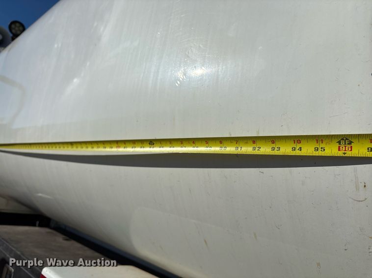 image for item DM1858 1996 Mack CH600 fuel / lube truck