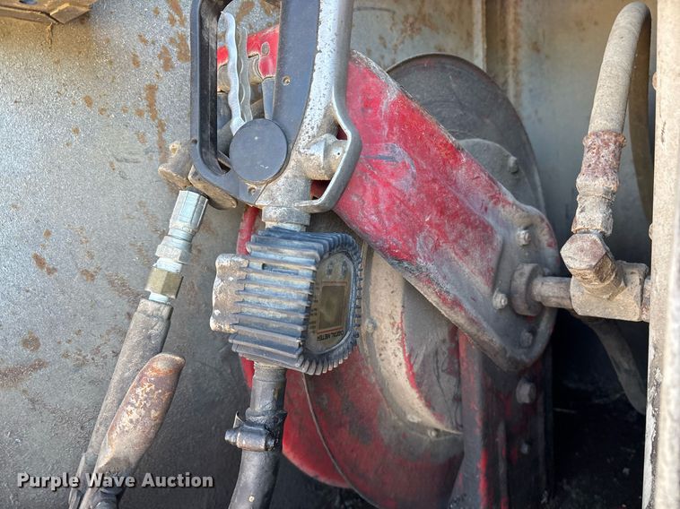 image for item DM1858 1996 Mack CH600 fuel / lube truck