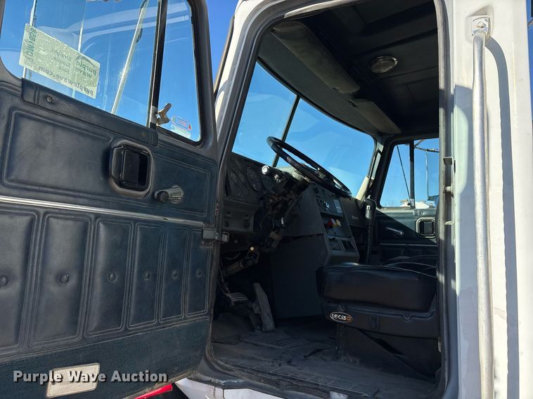 image for item DM1858 1996 Mack CH600 fuel / lube truck