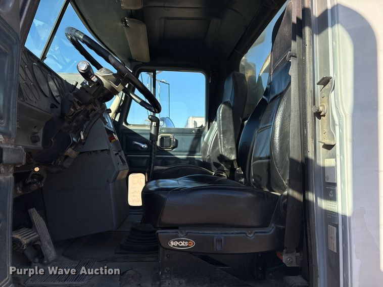 image for item DM1858 1996 Mack CH600 fuel / lube truck