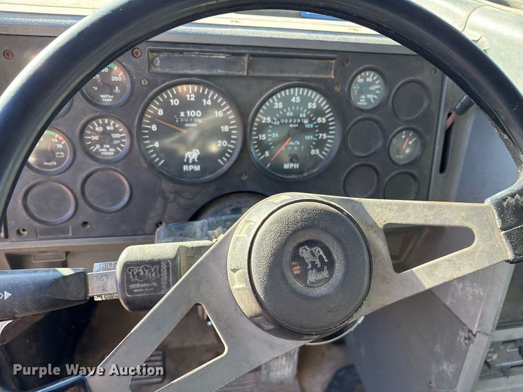 image for item DM1858 1996 Mack CH600 fuel / lube truck