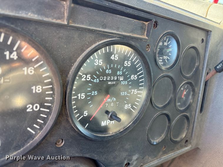 image for item DM1858 1996 Mack CH600 fuel / lube truck