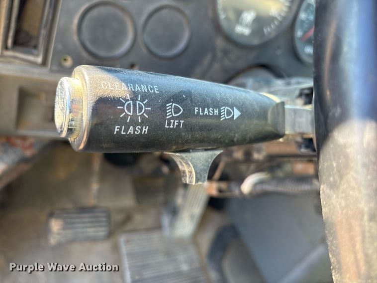 image for item DM1858 1996 Mack CH600 fuel / lube truck